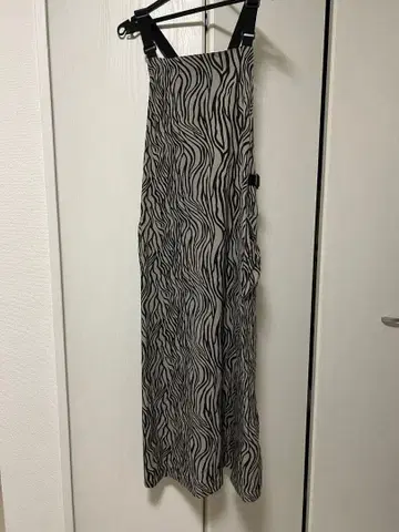 THOUSAND MILE 살로펫 원피스 그레이 제브라 패턴