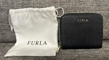 훌라 블랙 사피아노 가죽 라운드 지퍼 접이식 지갑