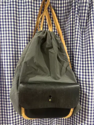 그레이 나일론 가죽 드로우 스트링 백팩