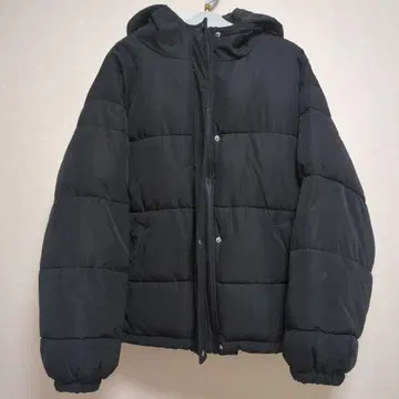 블랙 후드 부착 다운 자켓