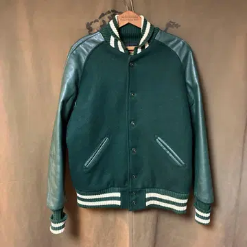 [ 가격 인하 불가 ] 스쿠컴 절개 바시티 자켓