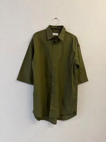 lui's 올리브 그린 긴팔 셔츠