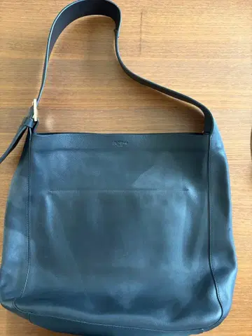 AVRIGAU 블랙 가죽 숄더백