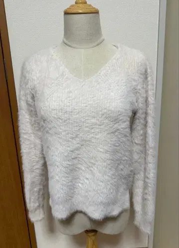 아모와르 카프리스 복슬복슬 니트 스웨터