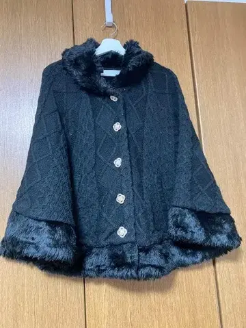 세실 맥비 CECIL MCBEE 판초 코트 라메 중간 보아 블랙