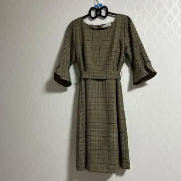 체크 무늬 허리 벨트 포함 원피스