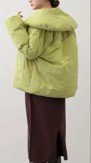 살롱 라이트 그린 숏 다운 자켓