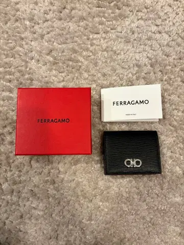 FERRAGAMO 블랙 가죽 코인 케이스