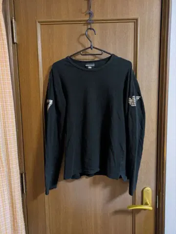 블랙 긴팔 티셔츠 로고 포함