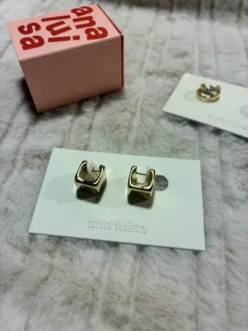 ana luisa 골드 스퀘어형 귀걸이