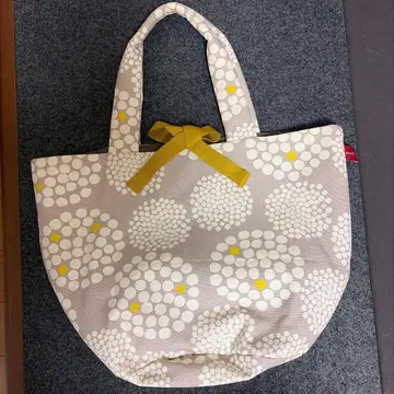 deux C (두 세) 베이지 계열 패브릭 소재 버킷형 토트백