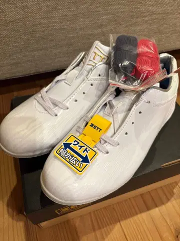 ZETT 화이트 스파이크 끈 포함