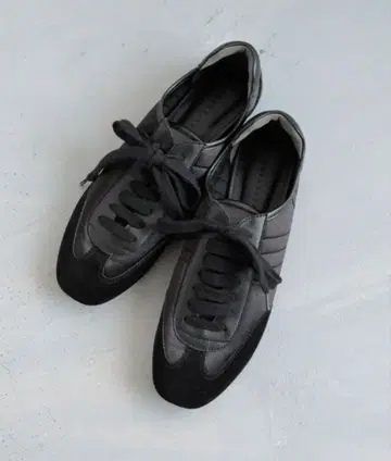 LOWRYSFARM 축구화