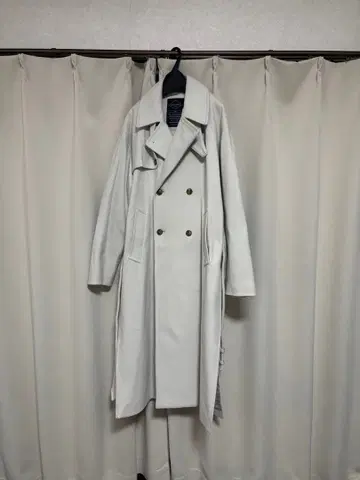 화이트 더블 브레스트 롱 코트