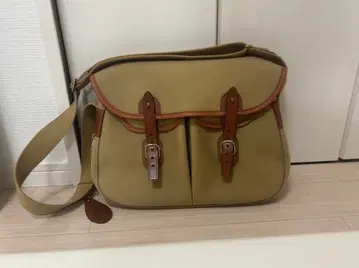 Brady 브레디 아리엘 트라웃 스몰 숄더백