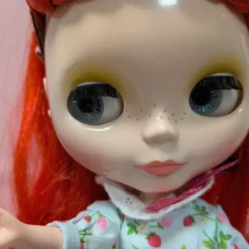 독특한 빨간 머리 주근깨 소녀! 프레셔스 캔디즈 매쉬룸입니다