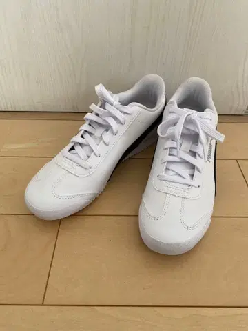 PUMA 화이트/블랙 스니커즈 23.5cm 새상품 미사용