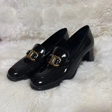 [ 미사용 새상품 ] FERRAGAMO 블랙 로퍼 중간 힐