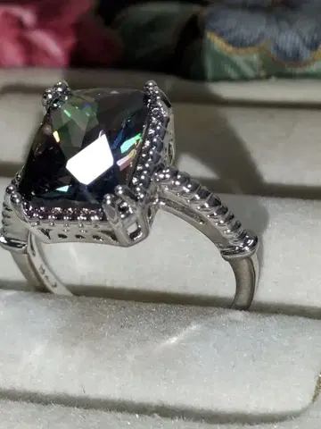 엘레강트한 패싯 컷 반지