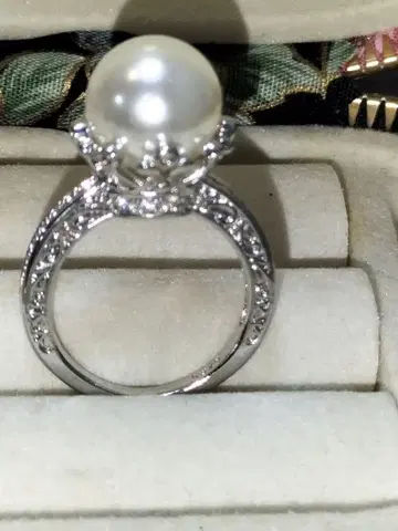 펄과 다이아몬드풍 스톤의 반지
