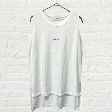 AZUL 아 줄 심플 로고 슬리브리스 백 테일 백 디자인