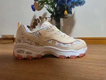 [ 미사용 새상품 ] Skechers 데이지 패턴 24cm 통굽 베이지