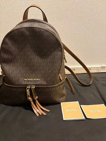MICHAEL KORS 로고 프린트 백팩
