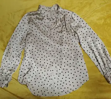 아이보리 도트 긴팔 셔츠