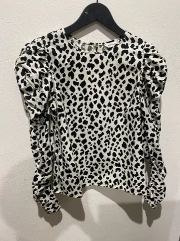 새상품 마우지 레오파드 볼륨 슬리브 셔츠