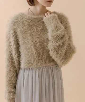 미스틱 mline 숏 페더 니트 베이지