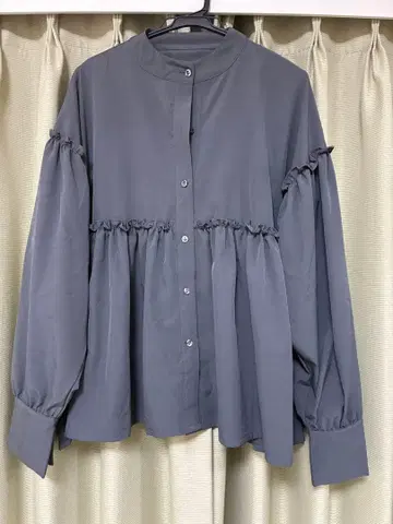 그레이 프릴 긴팔 셔츠 M 사이즈