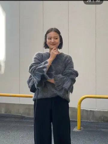 모헤어 혼방 그레이 프릴 소매 스웨터