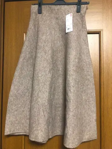 UNIQLO 유니클로 수플레얀 플레어 스커트 S 니트 베이지
