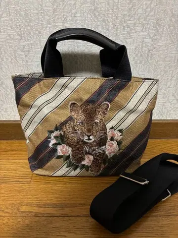 삼포 x 이어 파피용네 2웨이 숄더백