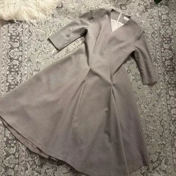 CERFORD 트위스트 V넥 원피스