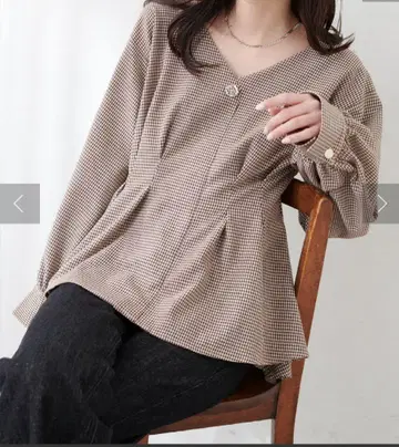 osono 턱 디자인 페플럼 블라우스