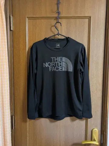 THE NORTH FACE 블랙 긴팔 티셔츠