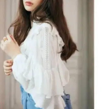 Her lip to 프릴 달린 화이트 셔츠