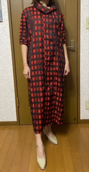 빨검 체크 셔츠 원피스 7부 소매 순수 실크 모델 158cm 45