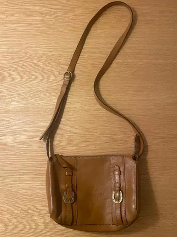 다코타 말발굽 천연 가죽 로고 엠보 미니 숄더백 사선