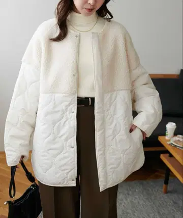 DISCOAT 보아 절개 퀼팅 코트 화이트