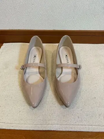 다이애나 로우힐 플랫슈즈 스트랩 비쥬 23cm