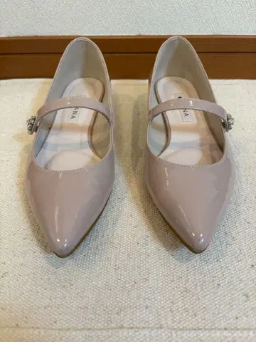 다이애나 로우힐 플랫슈즈 스트랩 비쥬 23cm