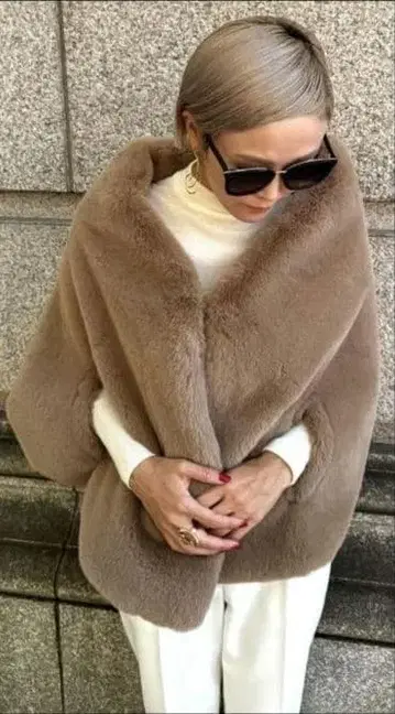 미사용 새상품 JENNE 리치 볼륨 퍼 케이프