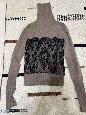 Zhor&Nema 베이지 터틀넥 니트