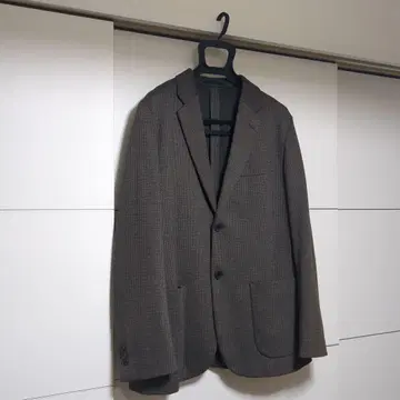 브라운 계열 체크 무늬 테일러드 자켓