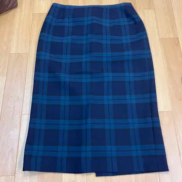 데밀크스 빔즈 블랙워치 종아리 기장 타이트 스커트 38 사이즈