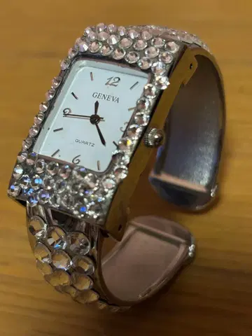 GENEVA 크리스탈 장식 손목시계 미사용품