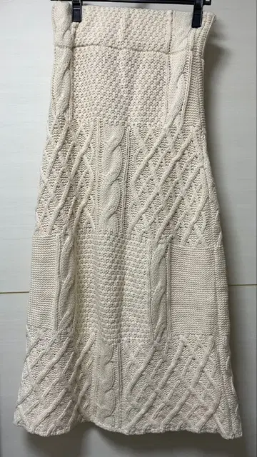 [ 새상품 ] 아이보리 케이블 짜임 스커트 chico