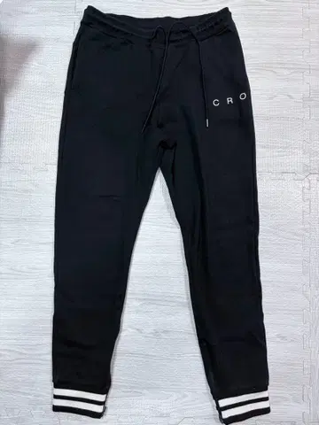 CRONOS 스트라이프 블랙 조거 팬츠